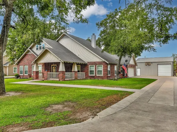 313 Elm St, Lindsay, TX 76250
