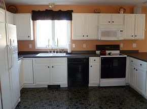 4th image of 14 Longwood Ave