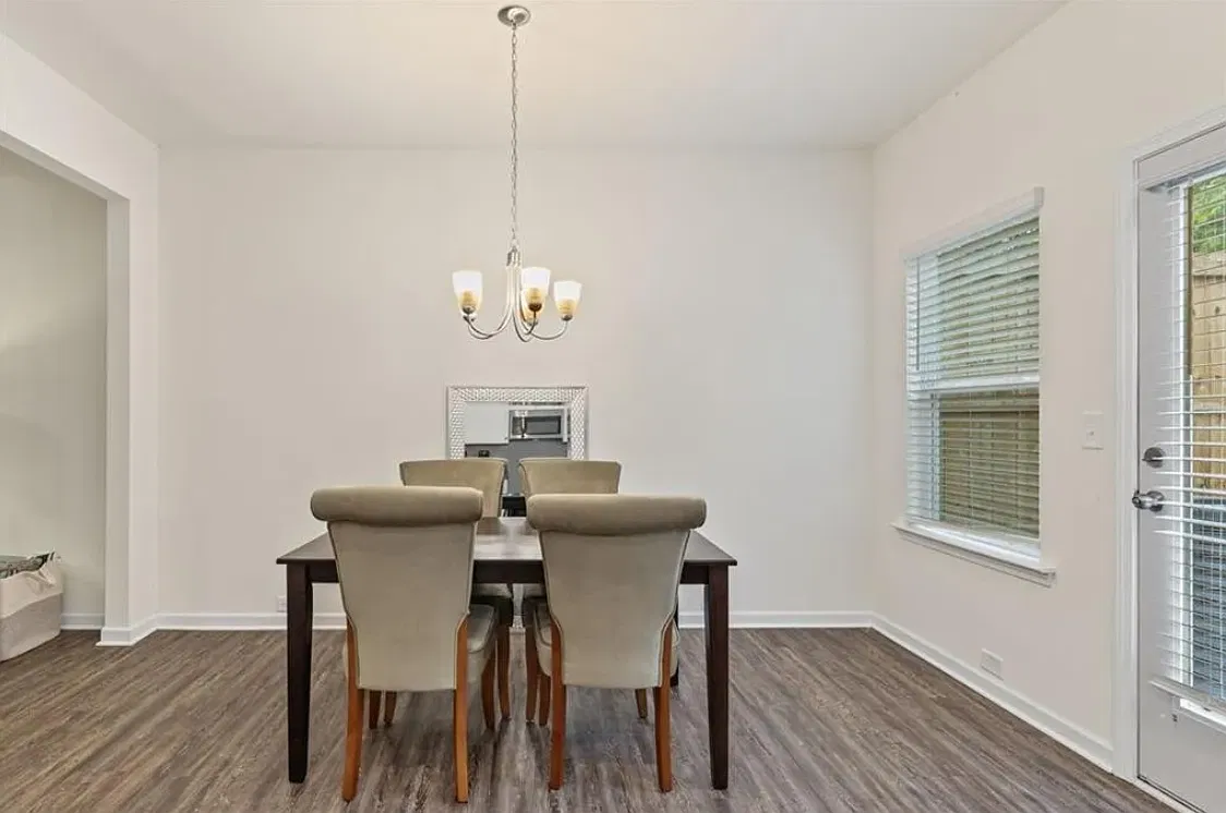 3 bed, 2.5 bath, 1697 sqft, $1,900 — Photo 4