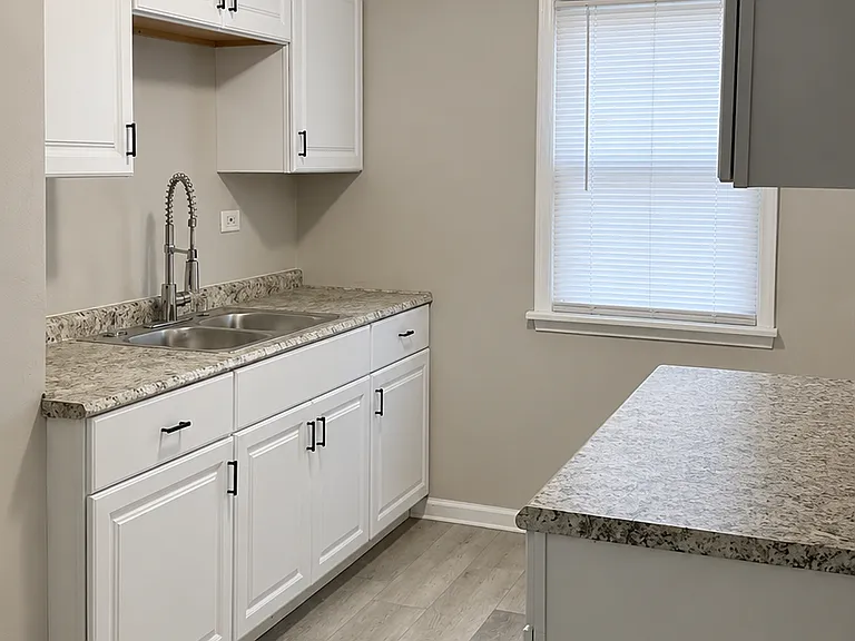 1362 Shawview Ave — Photo 2