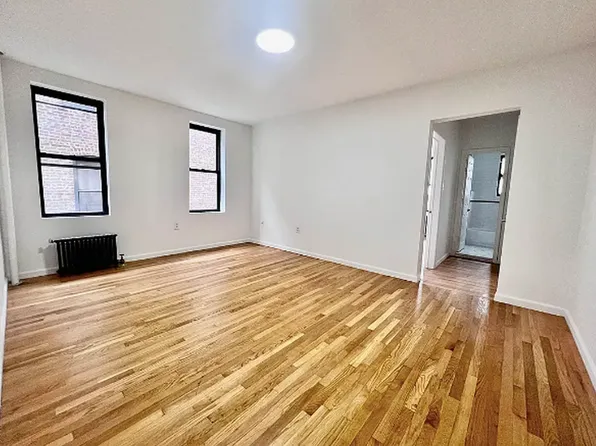 94-16 34th Road E1 image 2 of 15
