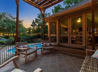 9824 Pembroke Ln, Leawood, KS 66206