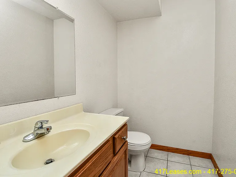 1261 E Lakewood St — Photo 25