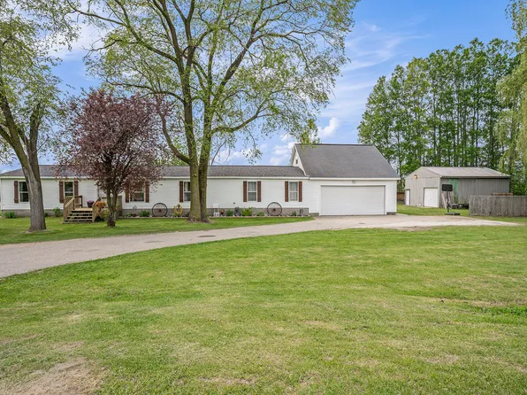 1415 Canada Rd, Casnovia, MI 49318