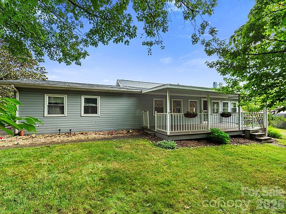 3rd image of 32 Fair Dr