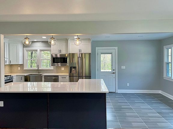 Open Kitchen & Dining Area