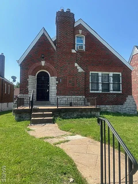 5950 N Pointe Blvd photo 1