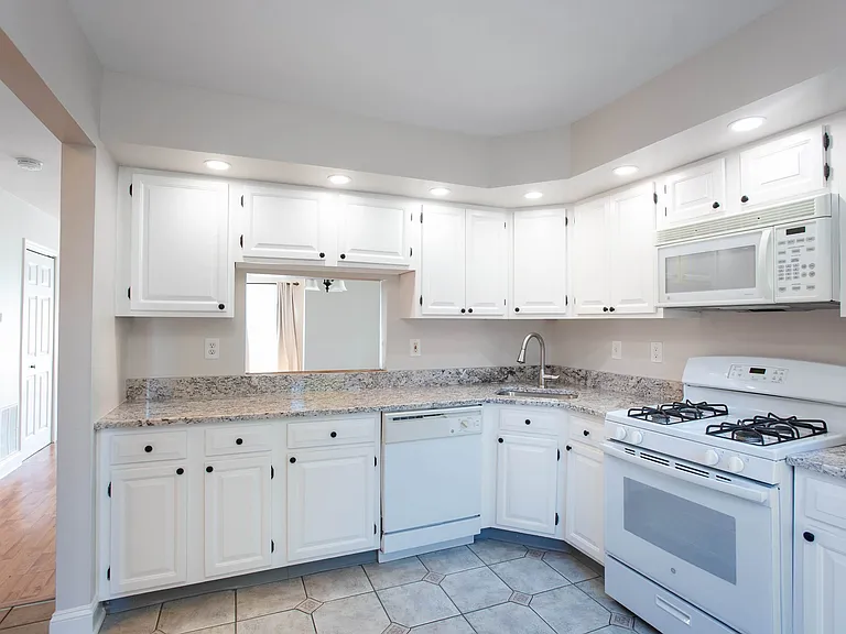 2708 Pinhorn Dr — Photo 3