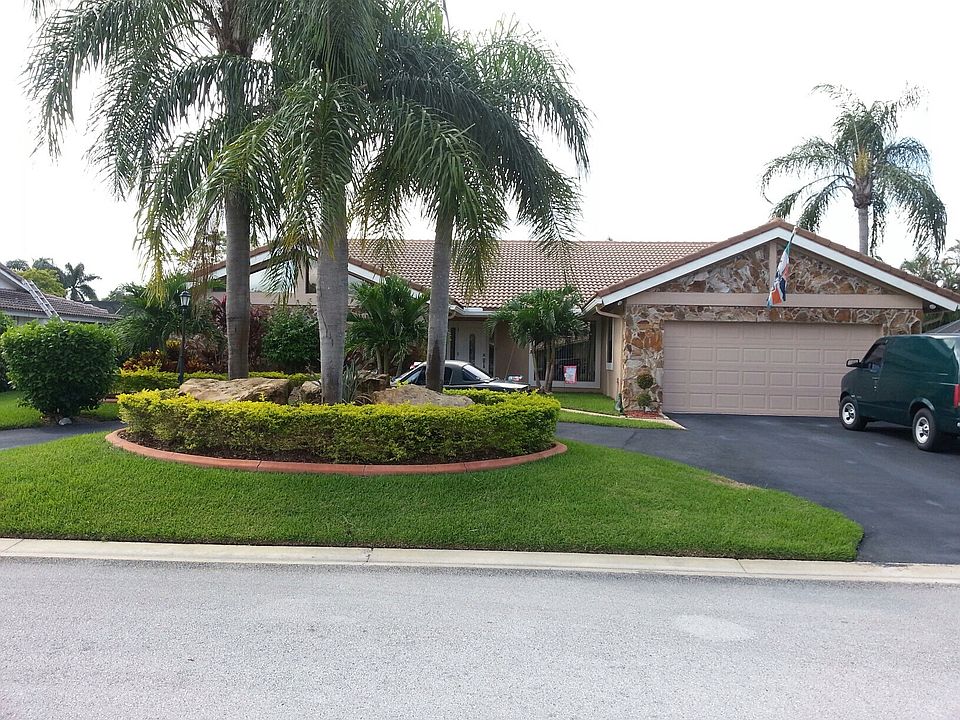 1st image of 472 NW 107th Ave