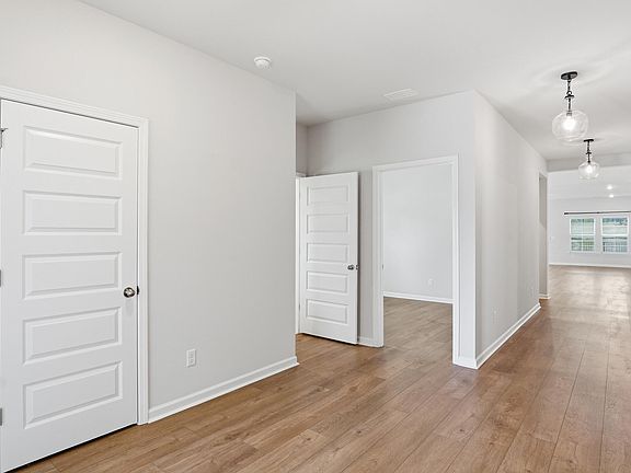 4th image of 1366 Locals St