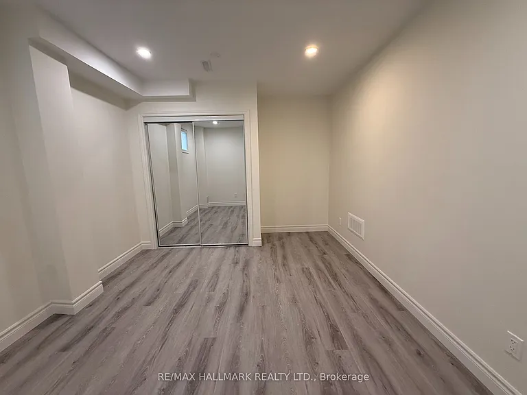 43 Oak Ave — Photo 28