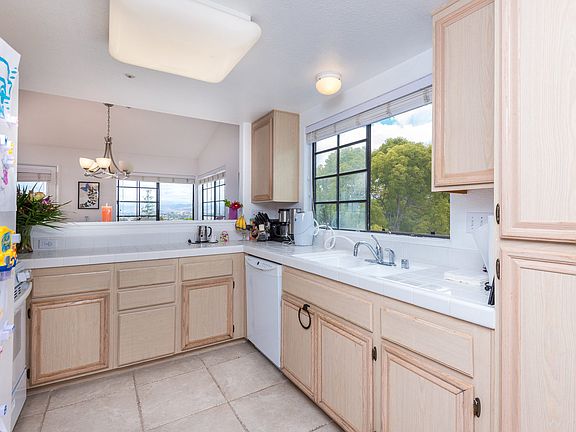 3rd image of 16430 Avenida Venusto Unit F