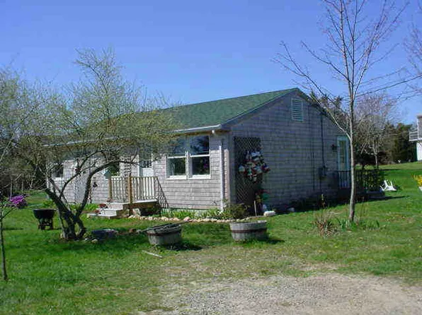 58 Vineyard Ave, Vineyard Haven, MA 02568