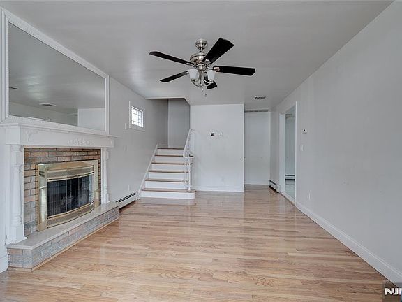 4th image of 33 Fournier Cres