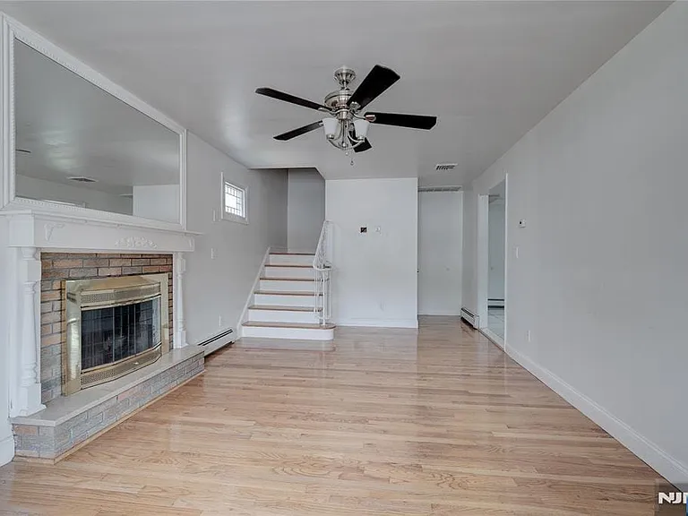 33 Fournier Cres — Photo 4