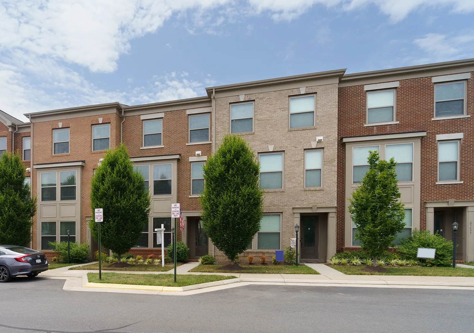 3 bedroom 3 bath townhouse in Brambleton — Photo 1