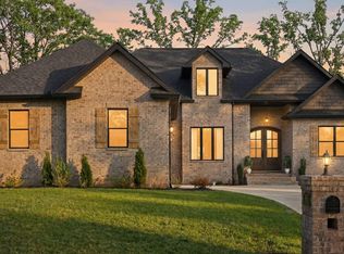 591 Yosemite Dr #27, Lenoir City, TN 37771