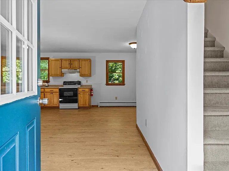 1672 Sweet Hollow Rd — Photo 18