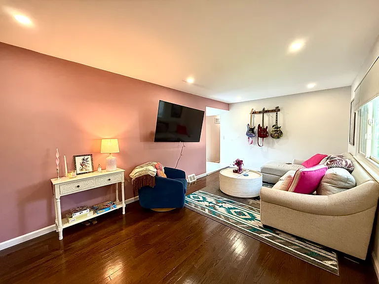 516 Midstreams Rd — Photo 1