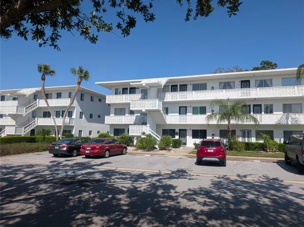 8075 112th St APT 110, Seminole, FL 33772