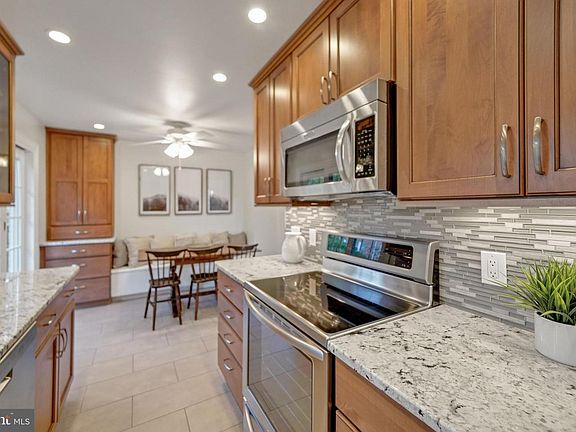 5th image of 319A E Nelson Ave