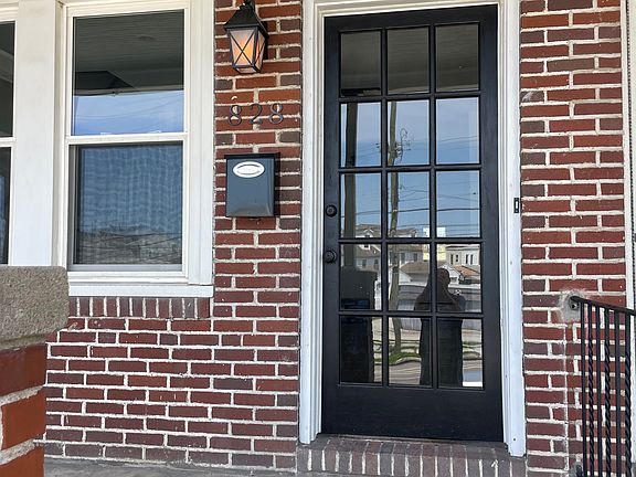 2nd image of 828 Ford St