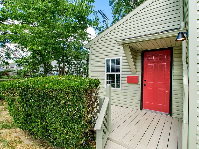1426 E Rich St — Photo 4