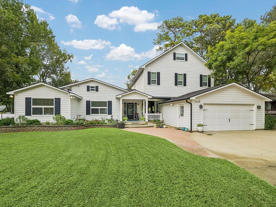 1st image of 11 Lake View Dr