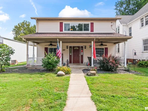 137 E Adams St, Greenview, IL 62642