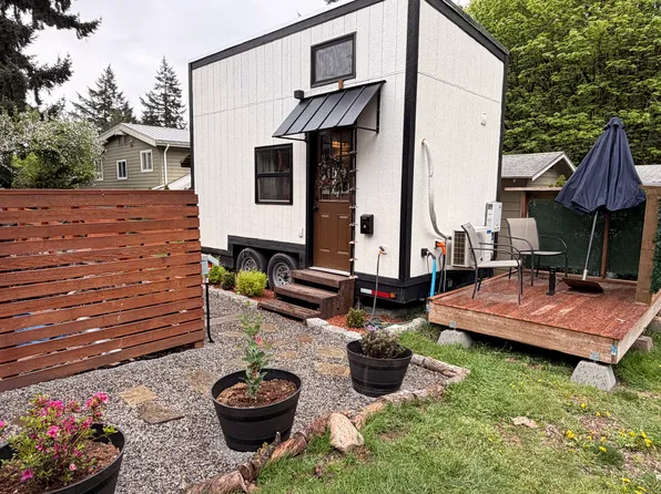 8420 NW Whitney St #B, Portland, OR 97231