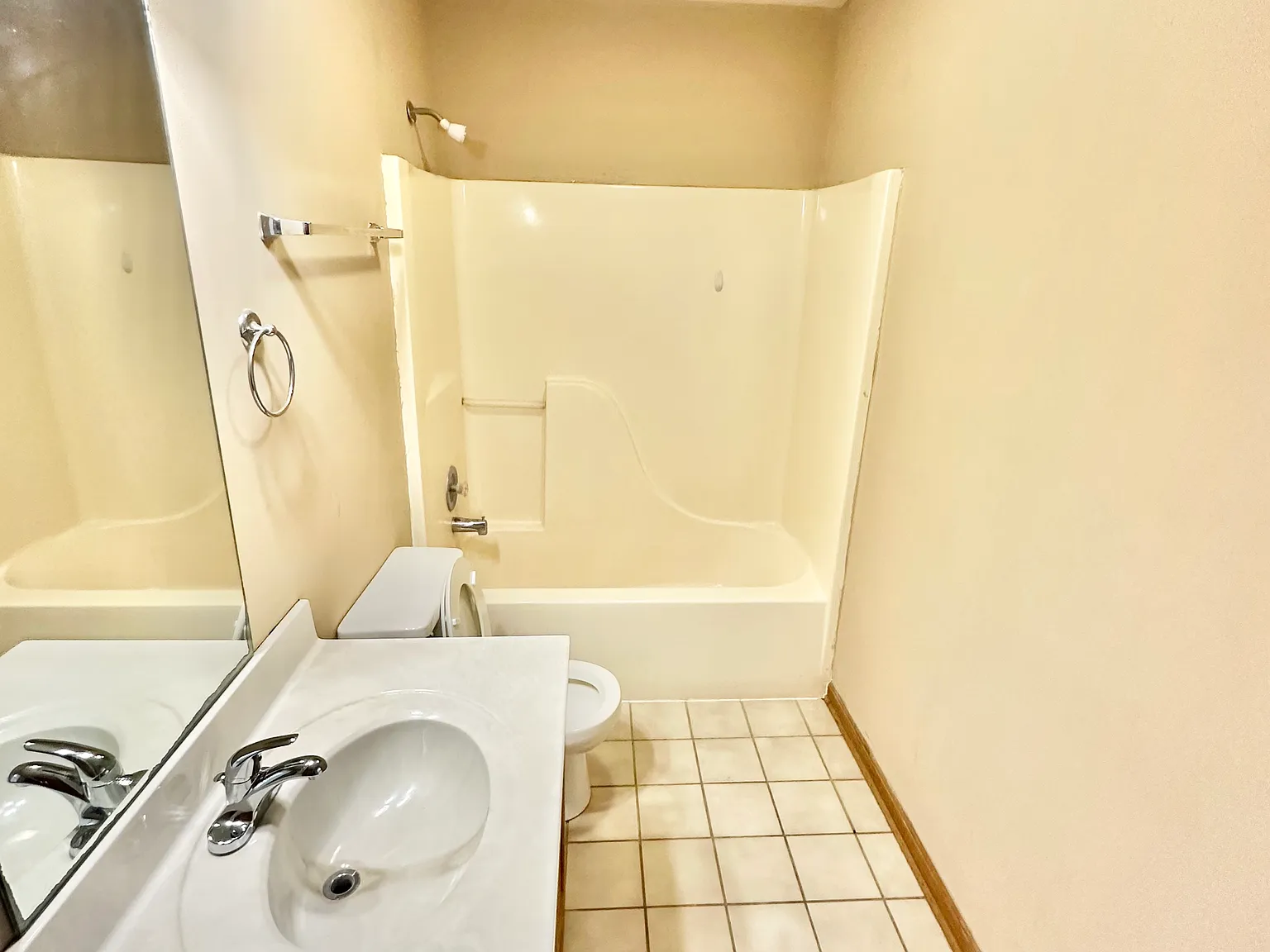 3 bed, $1,375 — Photo 2