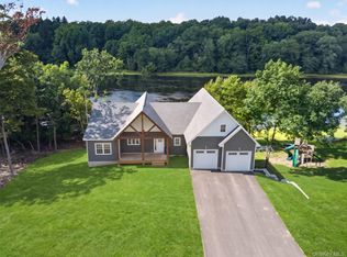 86 Shore Blvd, Slate Hill, NY 10973