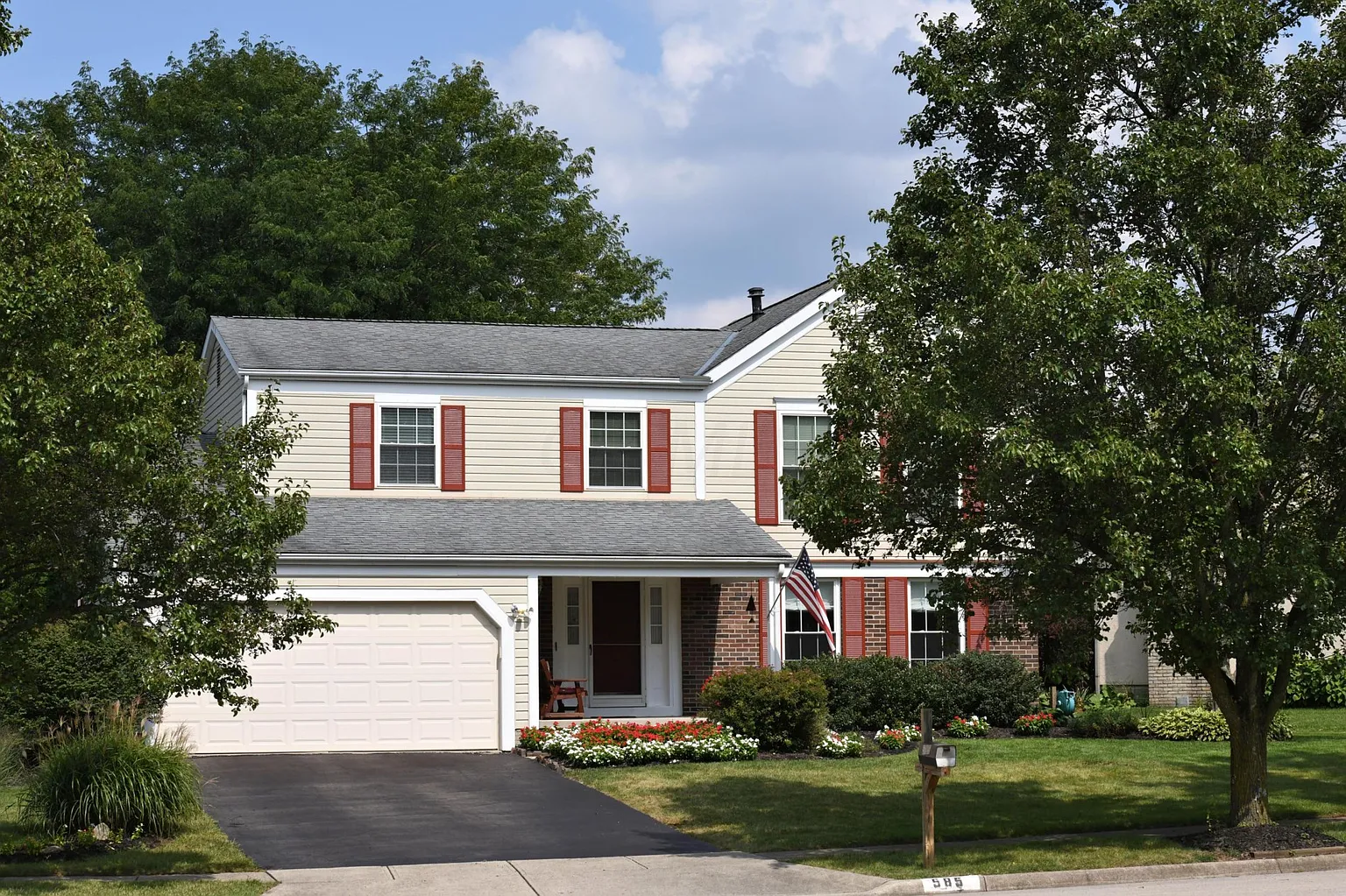 585 Glenside Ln photo 1