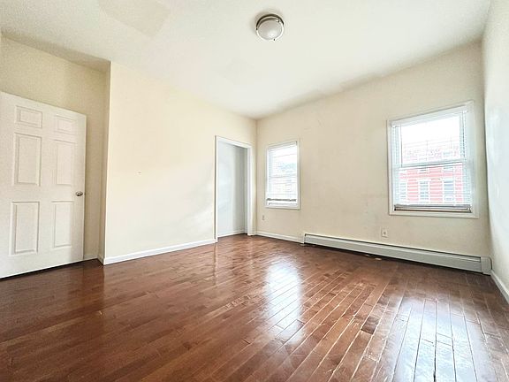 3rd image of 937 Manhattan Ave #2R
