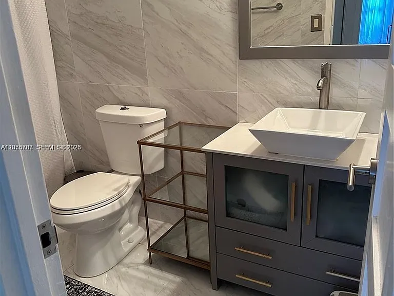 800 Parkview Dr #412 — Photo 5