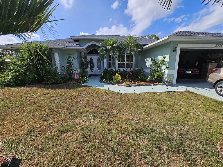 2720 SE Kern Rd — Photo 1