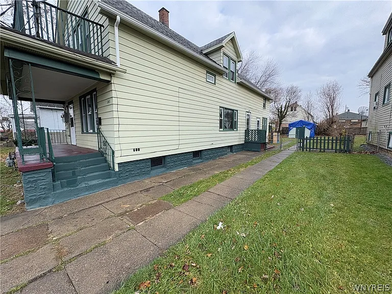 143 Reo Ave — Photo 2