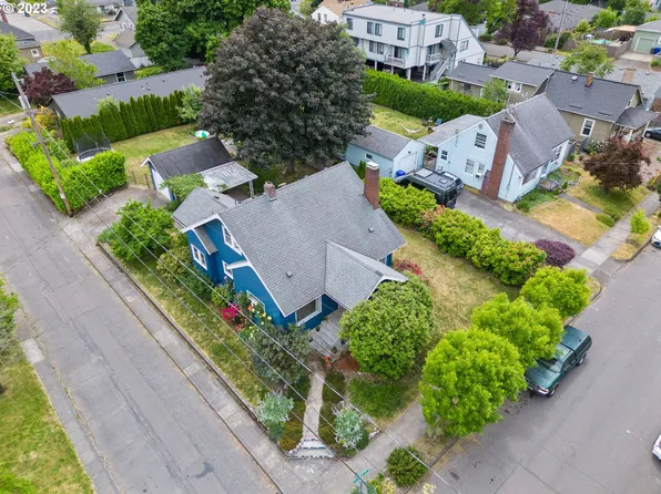 5736 SE Mall St, Portland, OR 97206