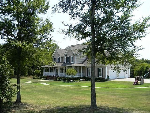 1st image of 126 Lee Hollow Ln