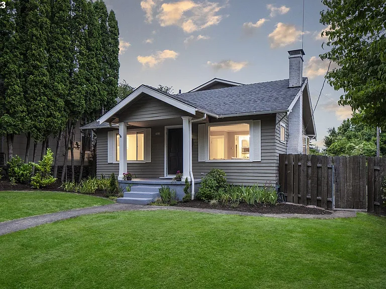 7615 SE Morrison St — Photo 1