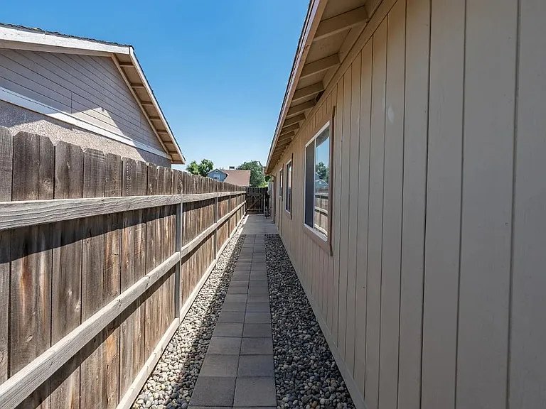 693 Basil Ct — Photo 15
