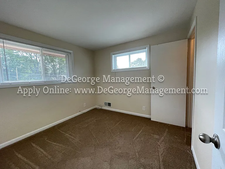 Bennington Townhomes — Photo 20