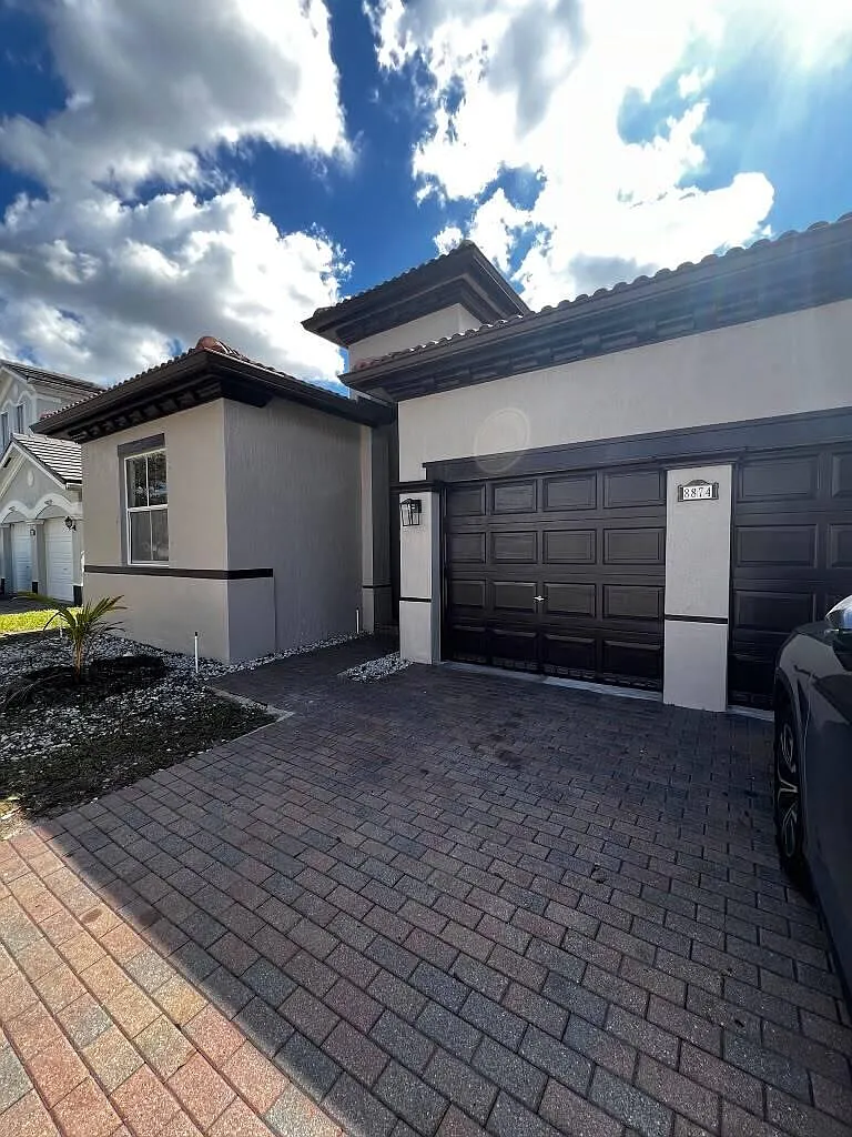 4 bed, 3.0 bath, 1854 sqft, $4,800 — Photo 3