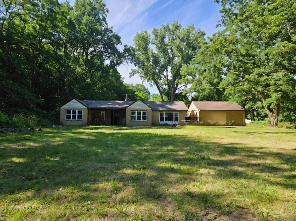 5485 W Us Highway 12, Buchanan, MI 49107