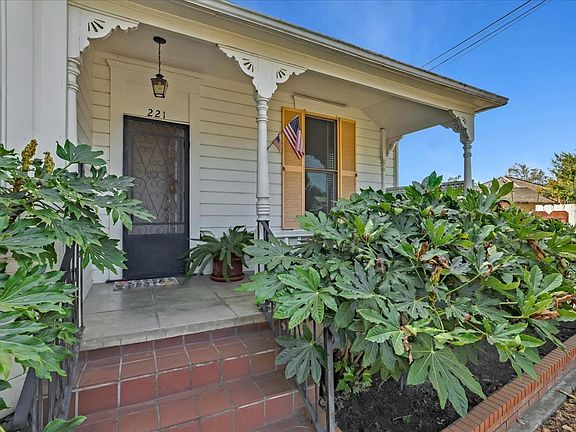4th image of 221 Olive St