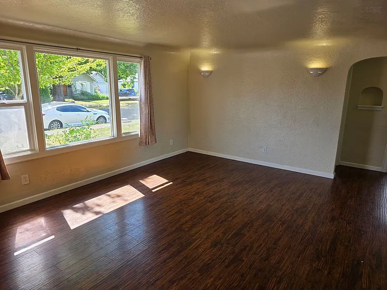 400 21st St — Photo 3