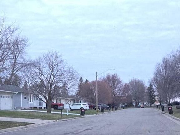 3rd image of 221 5th St NE