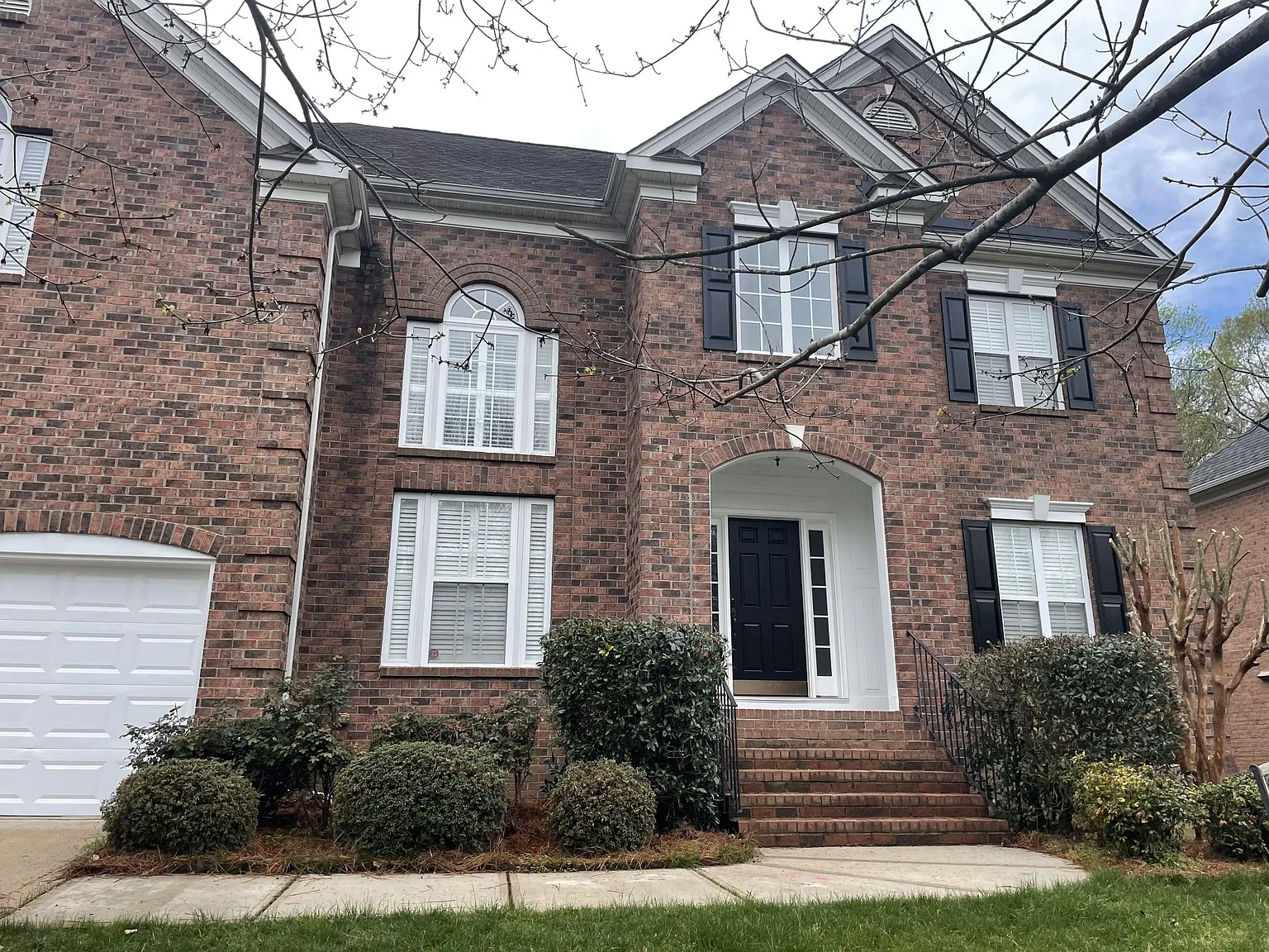 5 bed, 3590 sqft, $3,955 — Photo 2