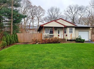 22 Clymer Pl, Mastic, NY 11950