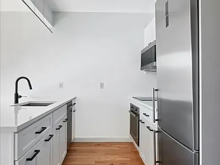 1950 Amsterdam Ave #2B — Photo 3